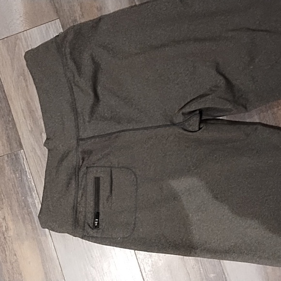 Woman's Lululemon leggings - Picture 5 of 6